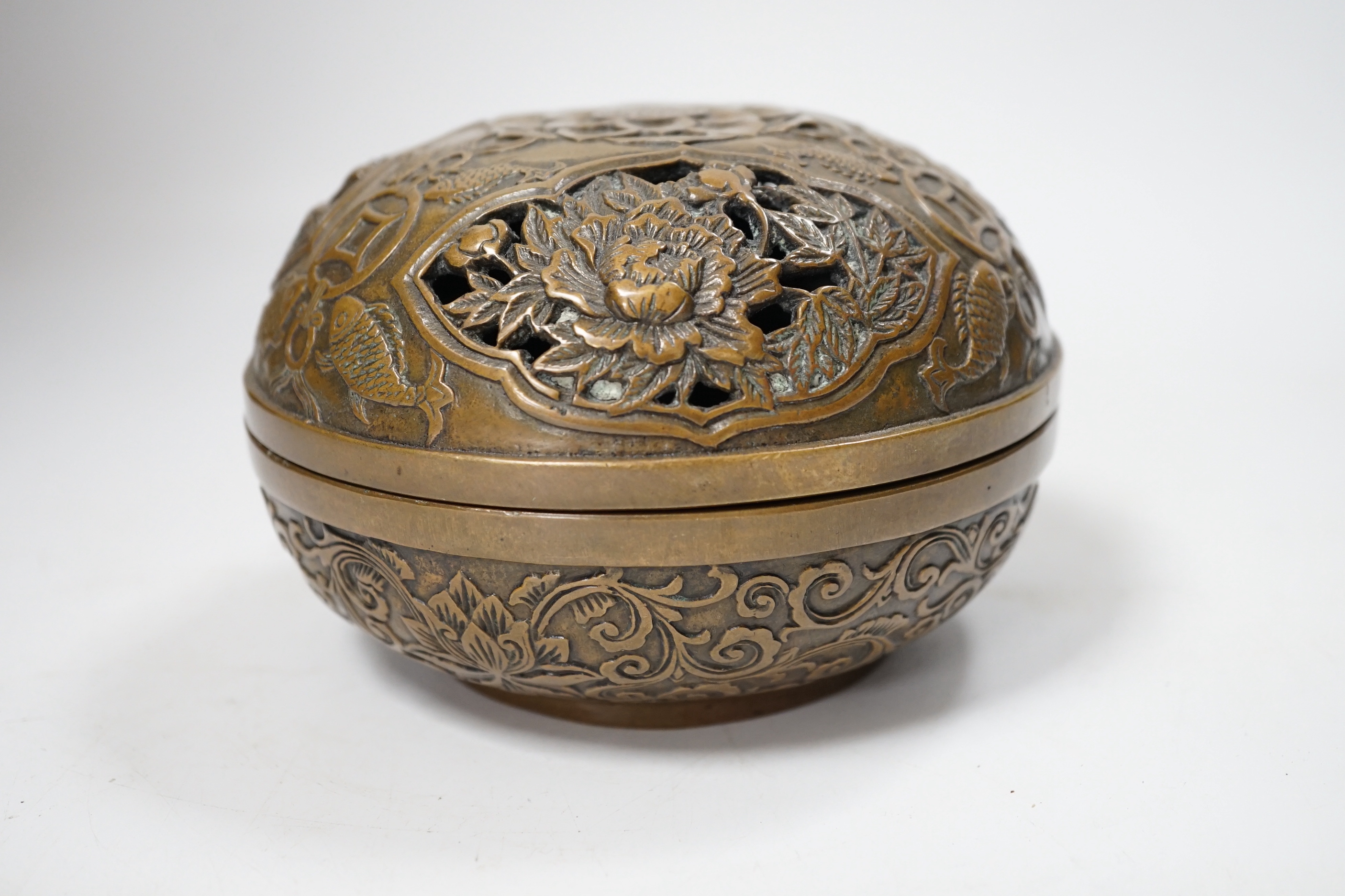 A Chinese circular cast bronze censer, 13.5cm diameter